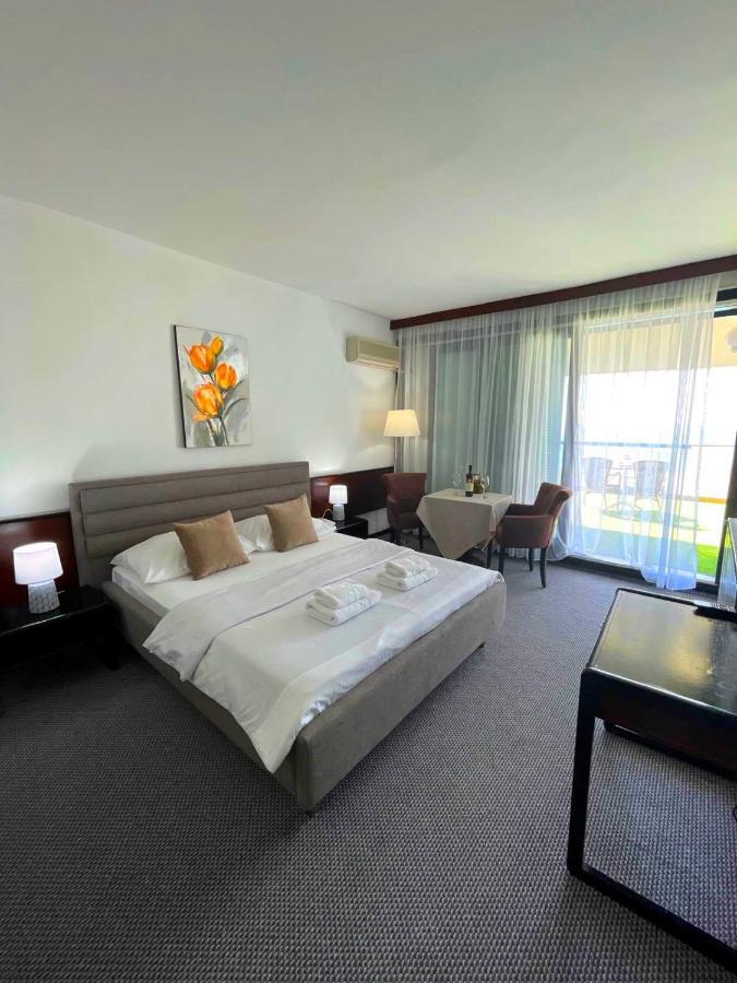 Corpus A - Hotel Albatros Улцинь Екстер'єр фото