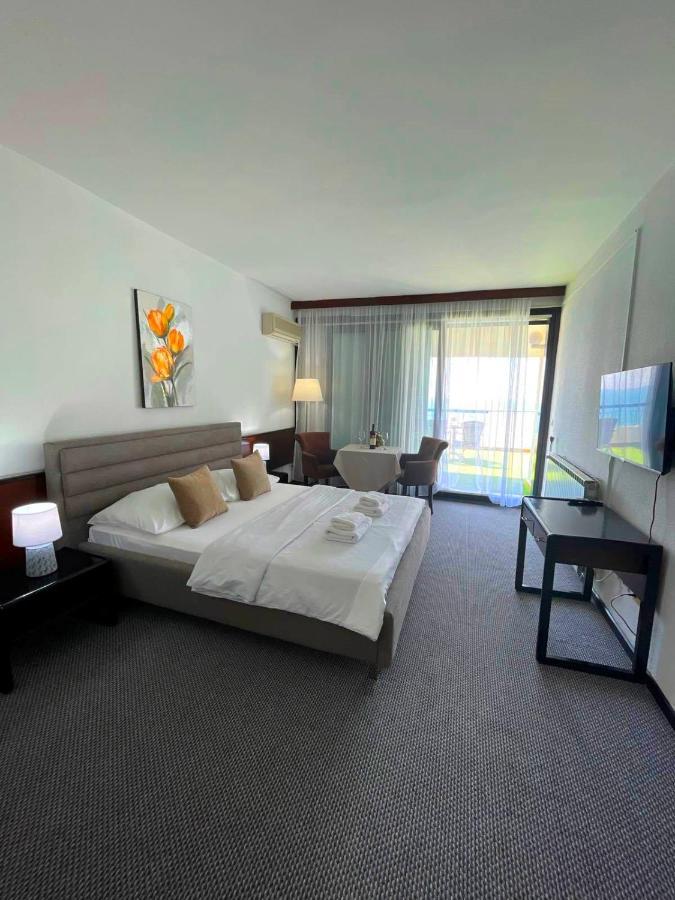 Corpus A - Hotel Albatros Улцинь Екстер'єр фото