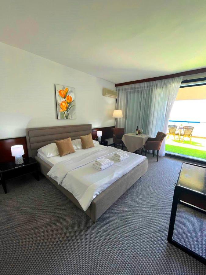 Corpus A - Hotel Albatros Улцинь Екстер'єр фото